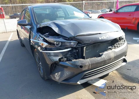 2023 Kia Forte Lxs z USA, uszkodzony, nr VIN 3KPF24AD7PE682129